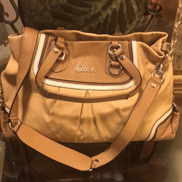 🛑🛑🛑 COACH  STOP take a look beautiful stunning and Classy. - Picture 5 of 14